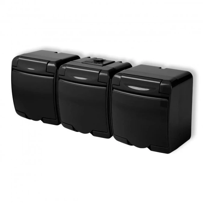 JUNIOR Gniazdo potrójne z uziemieniem SCHUKO 3x(2P+Z) (klapka czarna przesłony torów prądowych) czarny 12GHE‑3sp