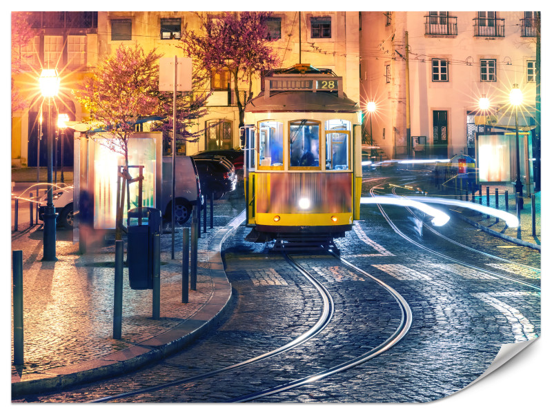 Fototapeta Tramwaj w Lizbonie nocą 150x105cm 984236